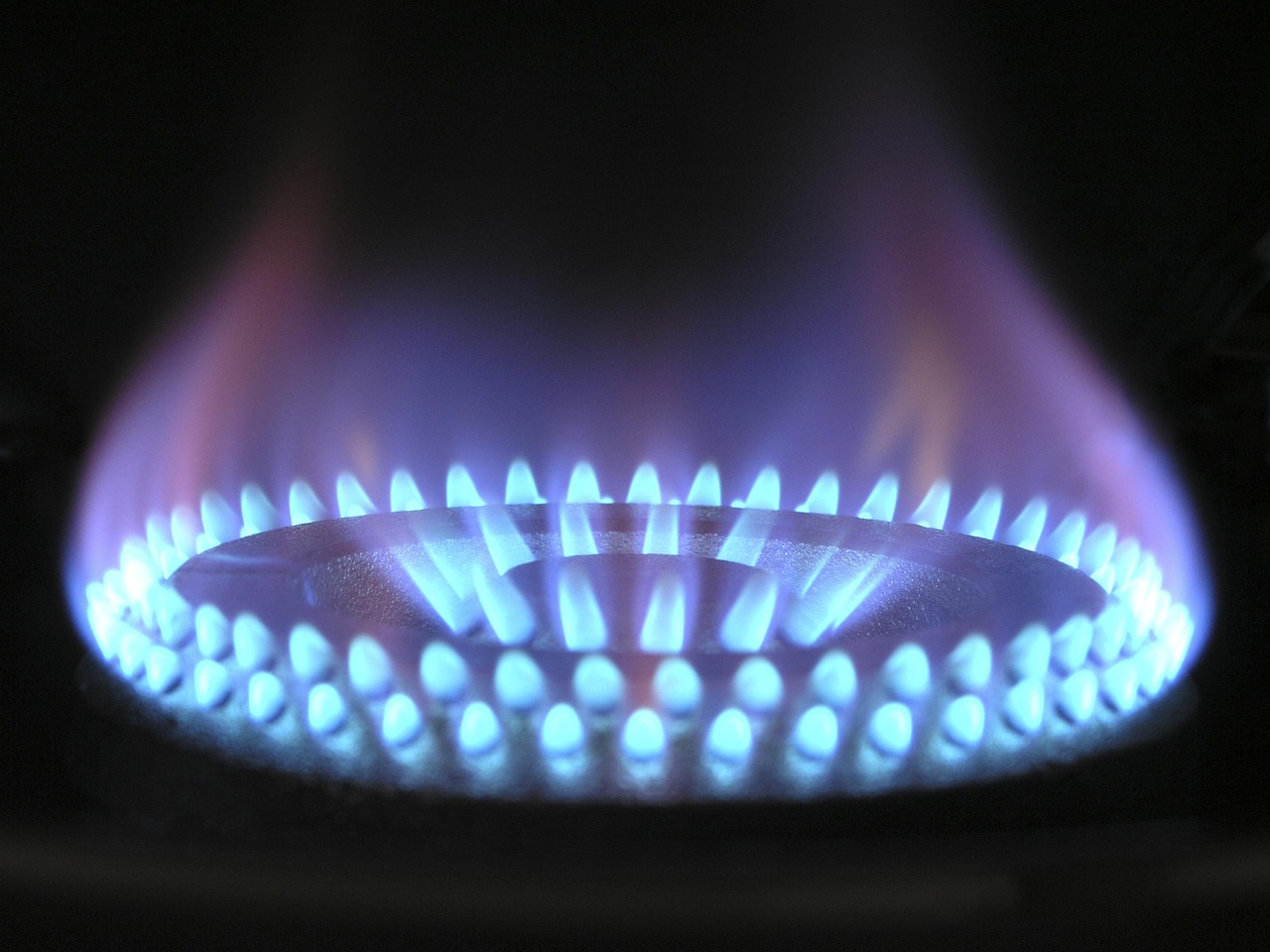Man bespaart energie door inductie te gebruiken. Man bespaart energie door inductie te gebruiken.