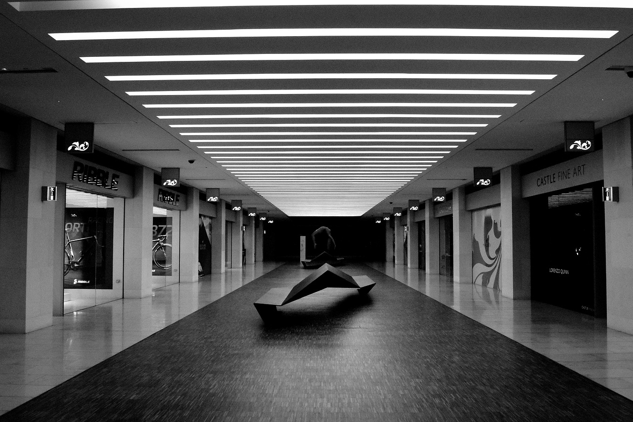 Moderne lichtbollen als inkomhal eyecatchers. Moderne lichtbollen als inkomhal eyecatchers.