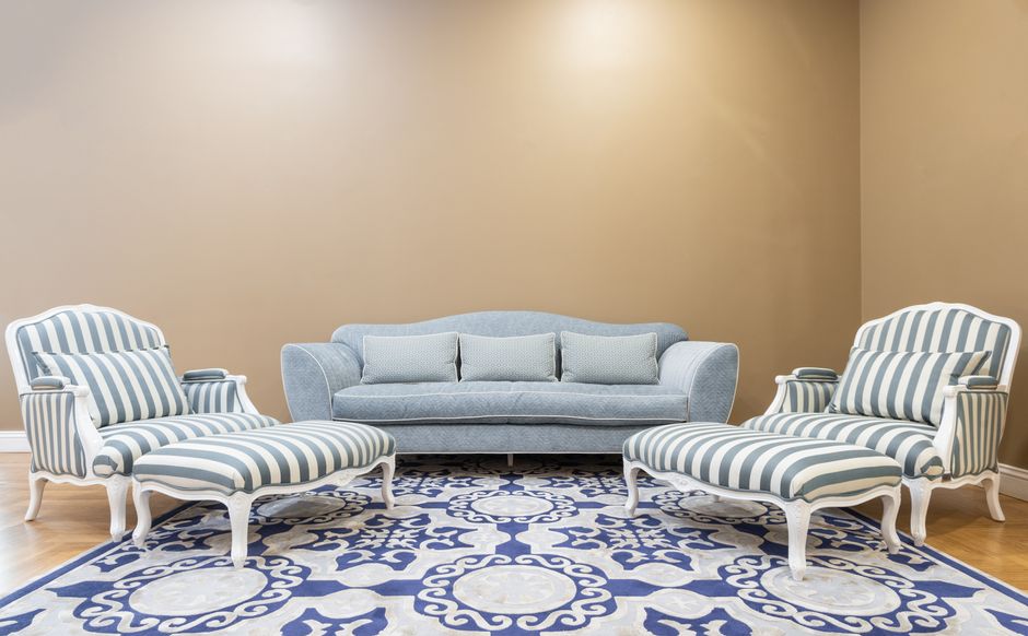 Hedendaagse woonkamer in koele blauwe tinten. Hedendaagse woonkamer in koele blauwe tinten.