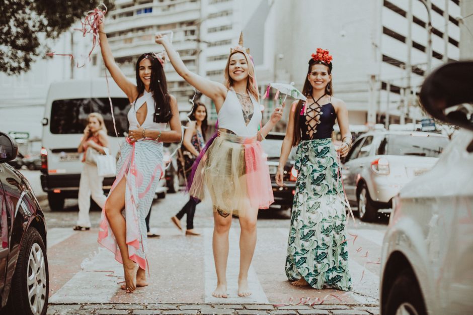 Een kleurrijke outfit voor een zomers festival. Een kleurrijke outfit voor een zomers festival.