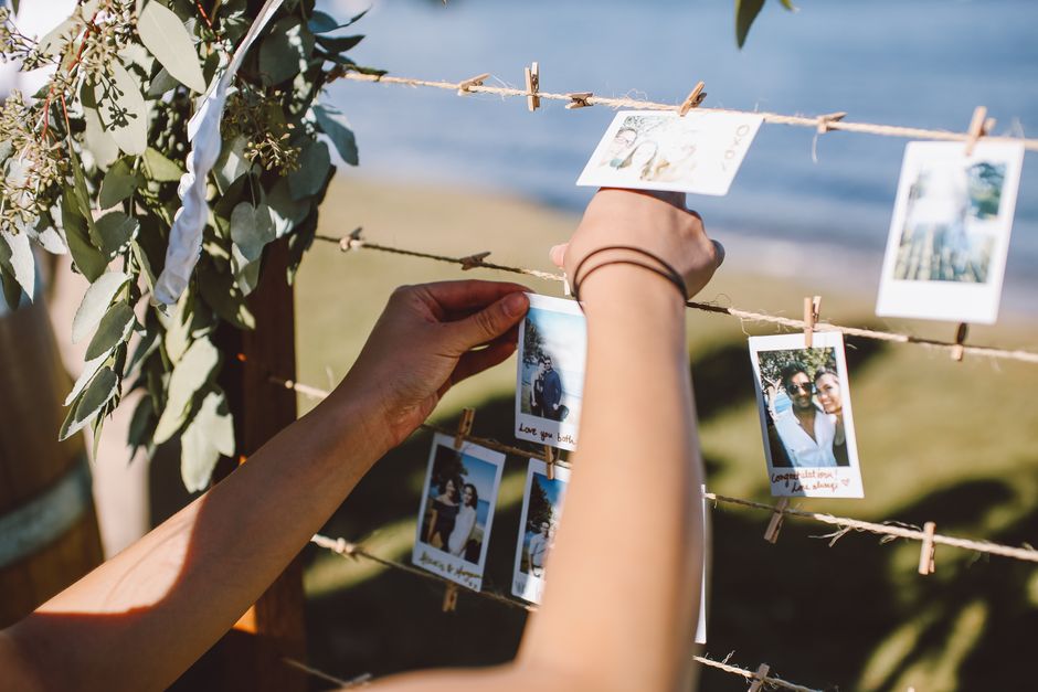 Frisse zomerkleuren als polaroid muurstijl Frisse zomerkleuren als polaroid muurstijl
