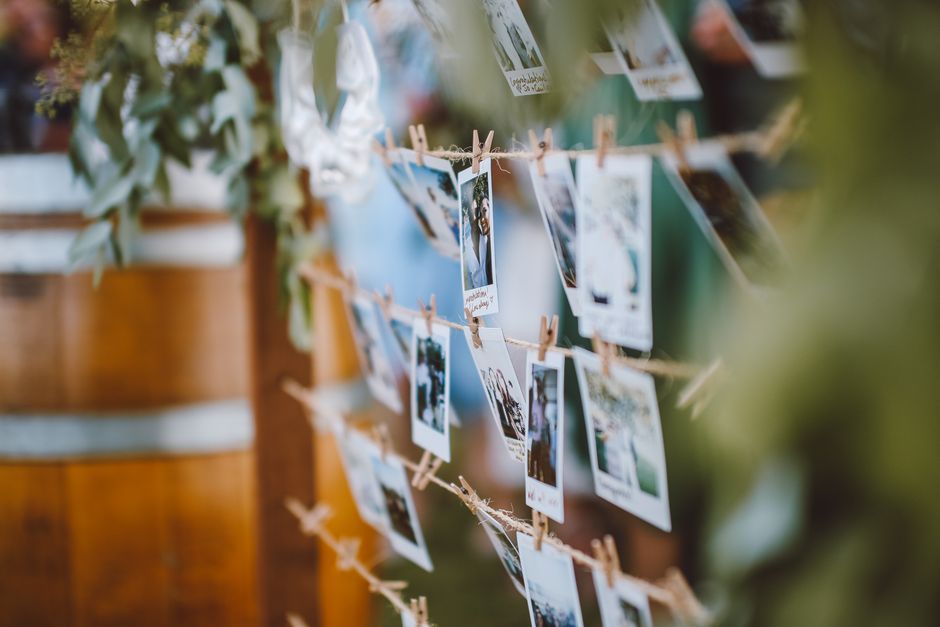 Polaroid muur met levendige zomerkleuren Polaroid muur met levendige zomerkleuren