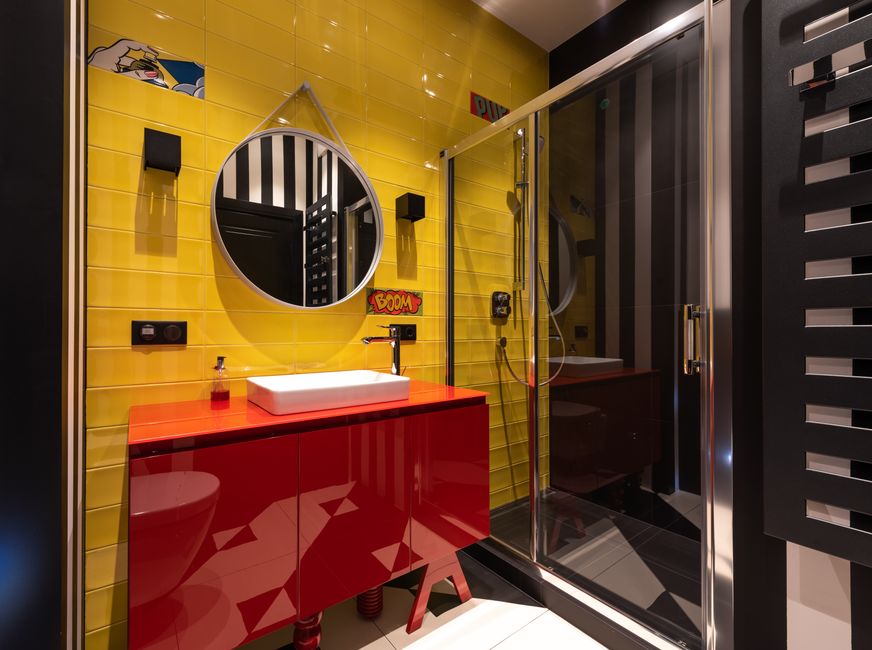 Zwart-wit glasschilderij als badkamerdecoratie