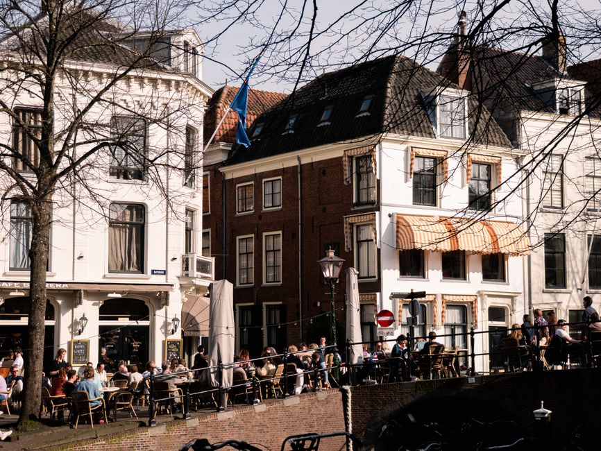 Praktische terrasverlichting rondom zithoek.